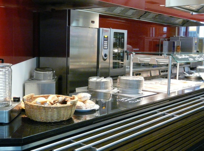 troservice-troisdorf-betriebsverpfleung-kunde-ausgabe