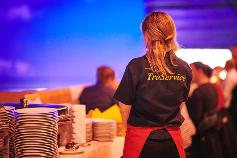 troservice-troisdorf-catering-familienunternehmen-veranstaltung-mitarbeiterjpg